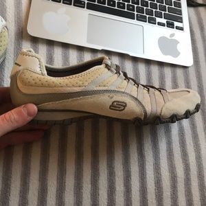 Sketchers SN 21552 women’s slip on suede sneakers